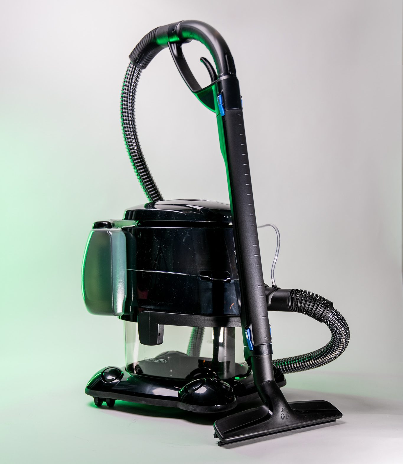 Hyla Staubsauger mit Wasserfilter und Nassreinigungssystem in modernem Design